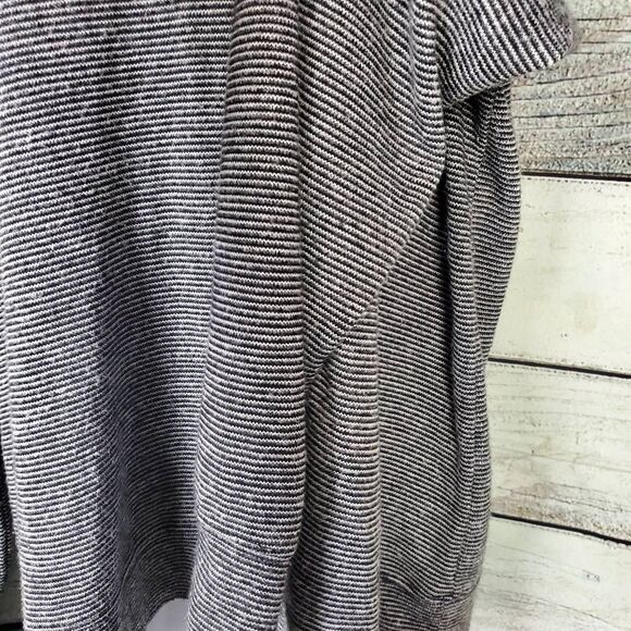 Maurices Women’s Lace-Up Hoodie Sweater Gray Striped Long Sleeve Size 0x - Picture 3 of 12